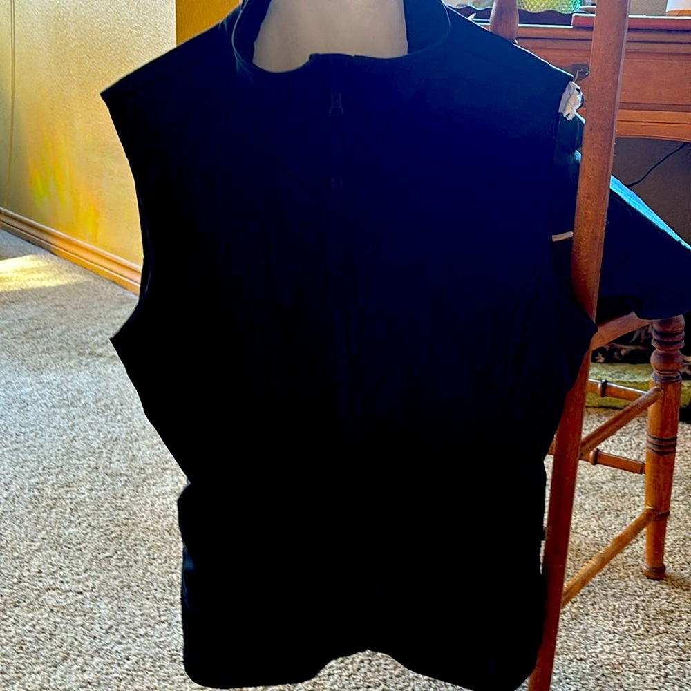 Great women’s vest perfect for walkingg dogs. Greatt conditions